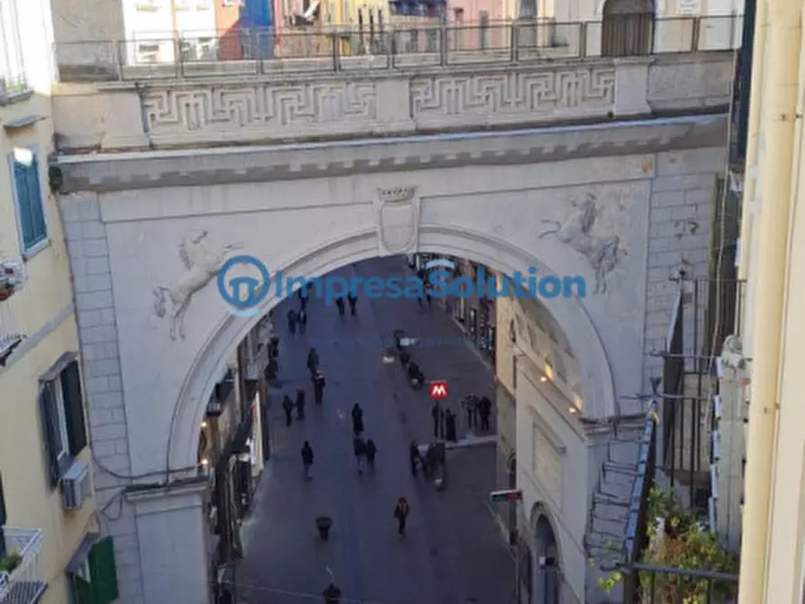Immagine 2 di Camera in affitto  in Via Chiaia a Napoli
