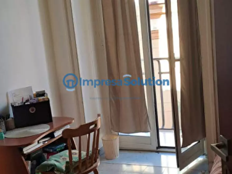 Immagine 6 di Camera in affitto  in Via Chiaia a Napoli