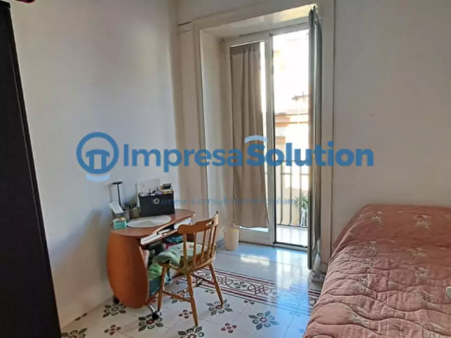 Immagine 8 di Camera in affitto  in Via Chiaia a Napoli