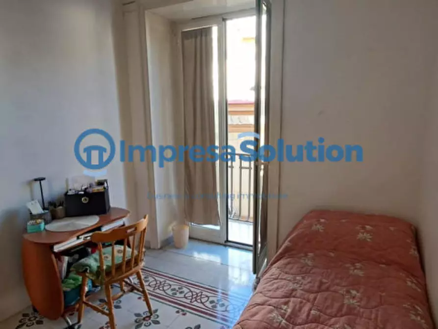 Immagine 9 di Camera in affitto  in Via Chiaia a Napoli