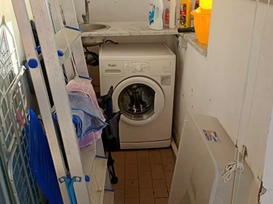 Immagine 12 di Appartamento in affitto  in via Duomo 191 a Napoli