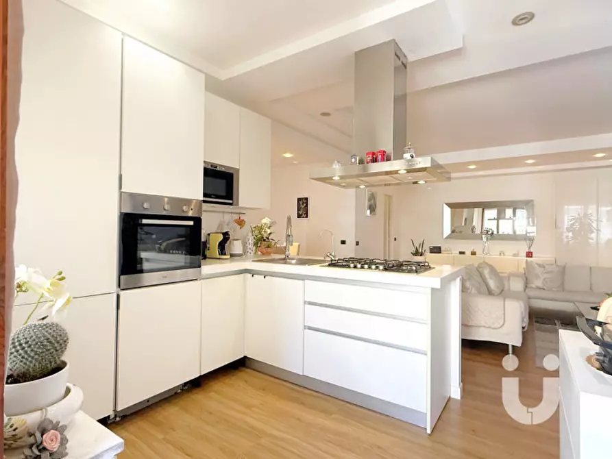 Immagine 3 di Appartamento in vendita  in Via Elio Vittorini a Roma