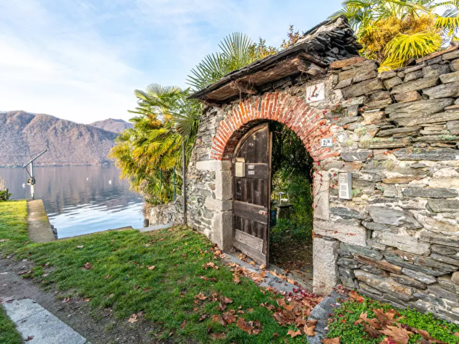 Immagine 11 di Villetta a schiera in vendita  in Via al Lago 4 a Pettenasco