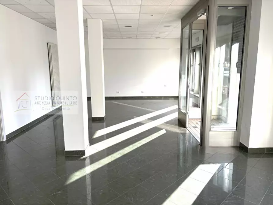 Immagine 2 di Ufficio in affitto  a Paese