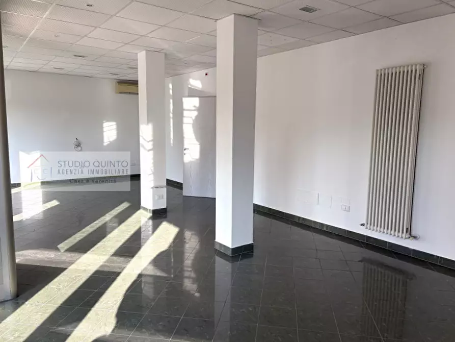 Immagine 3 di Ufficio in affitto  a Paese