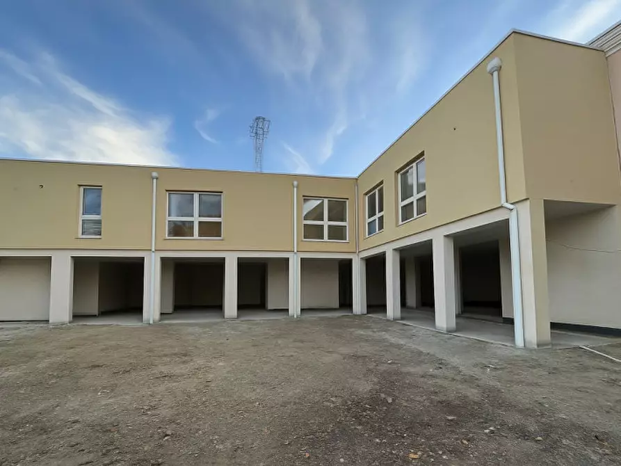 Immagine 1 di Negozio in vendita  in Via Euganea Treponti a Teolo