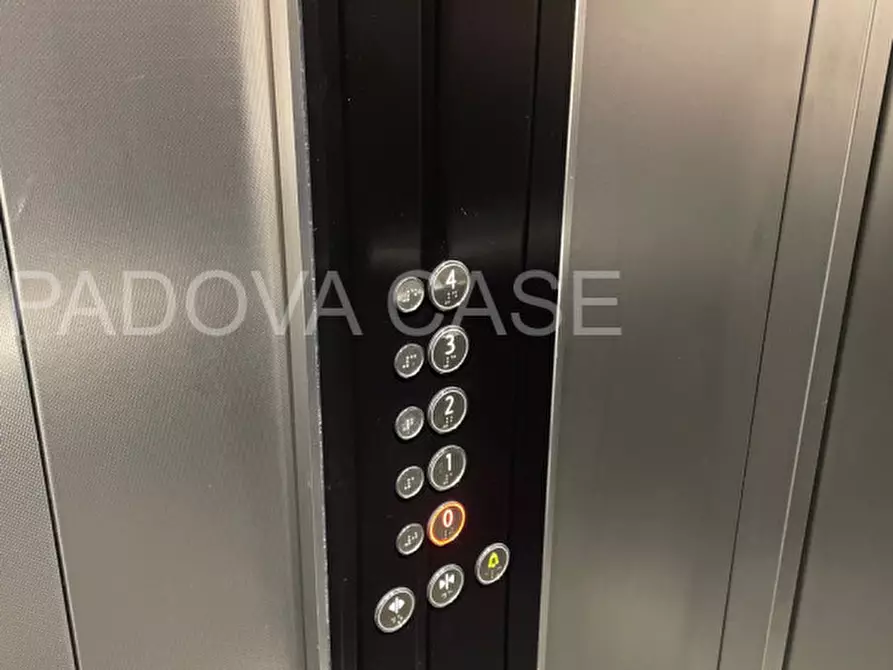 Immagine 35 di Appartamento in vendita  in Via Novara a Padova