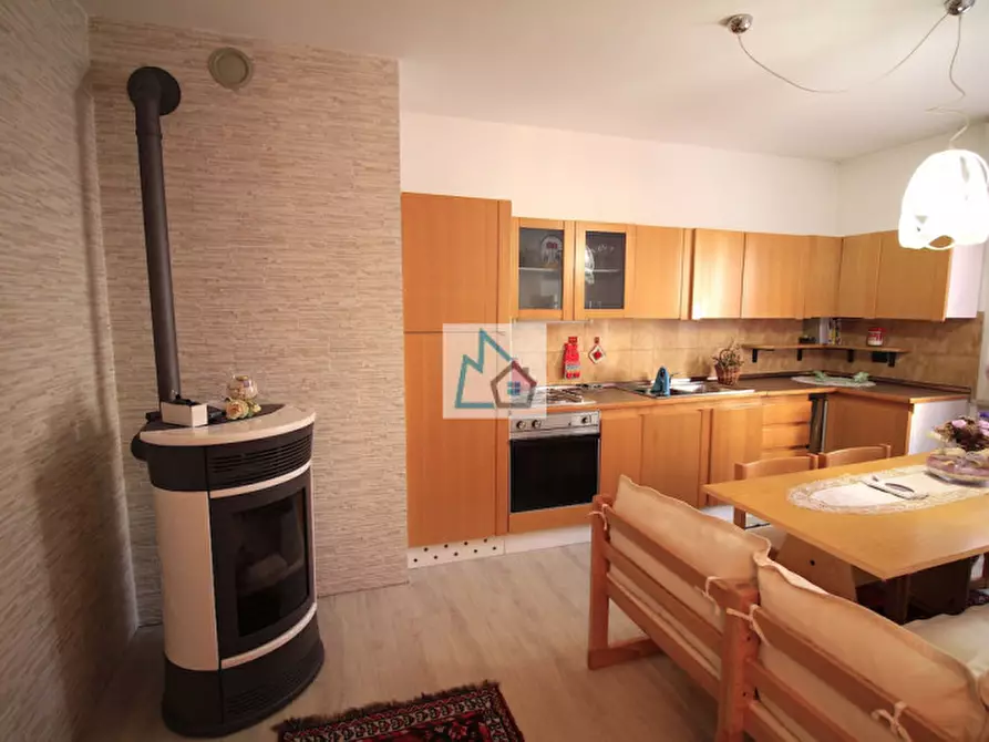 Immagine 1 di Appartamento in vendita  in Via Roma 17 a Tione Di Trento