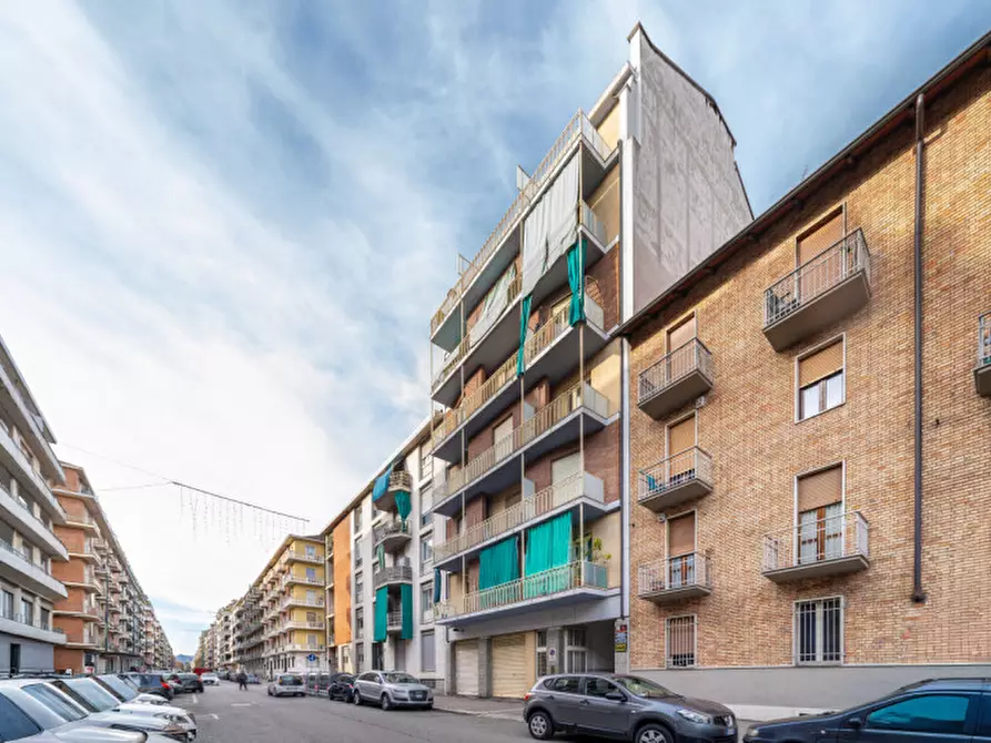 Immagine 3 di Appartamento in vendita  in Via Michele Coppino 72 a Torino