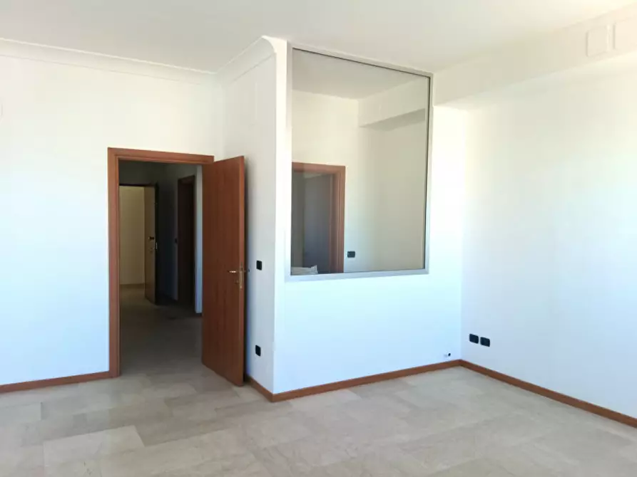 Immagine 5 di Ufficio in vendita  in P.ZZA E. ALESSANDRINI 25 a Pescara