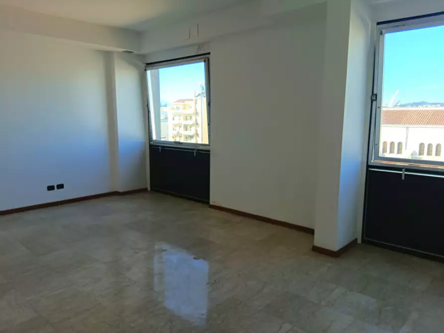 Immagine 10 di Ufficio in vendita  in P.ZZA E. ALESSANDRINI 25 a Pescara