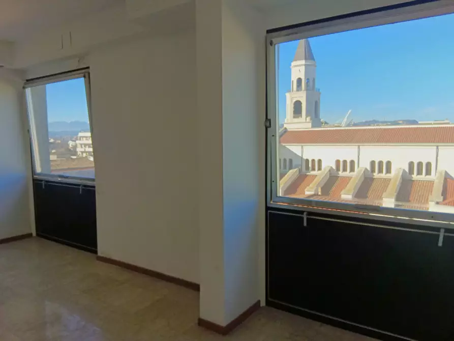 Immagine 8 di Appartamento in vendita  in P.ZZA E. ALESSANDRINI 25 a Pescara