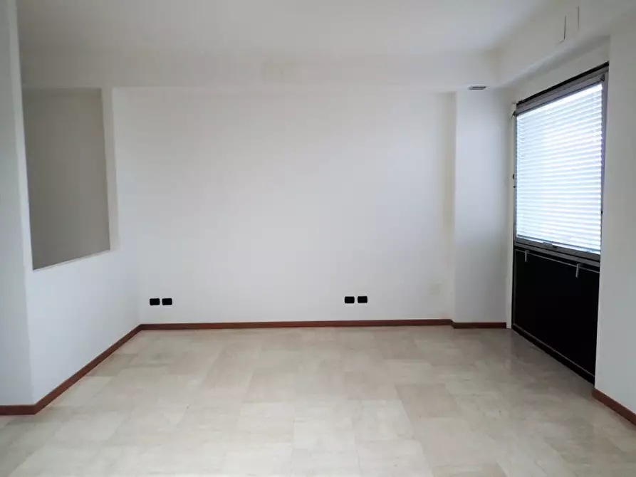 Immagine 12 di Appartamento in vendita  in P.ZZA E. ALESSANDRINI 25 a Pescara