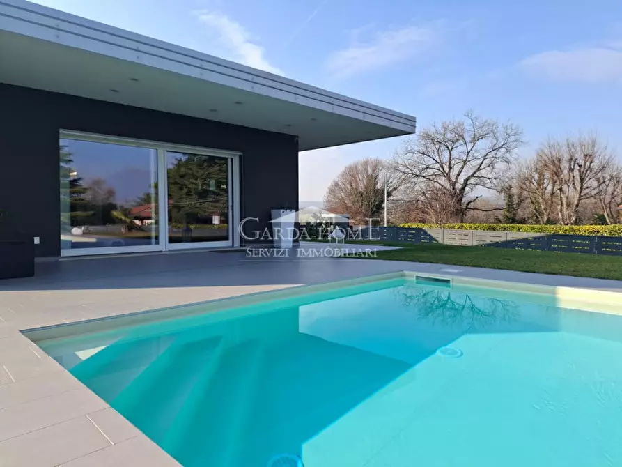 Immagine 1 di Villa in vendita  in via Pisenze a Manerba Del Garda