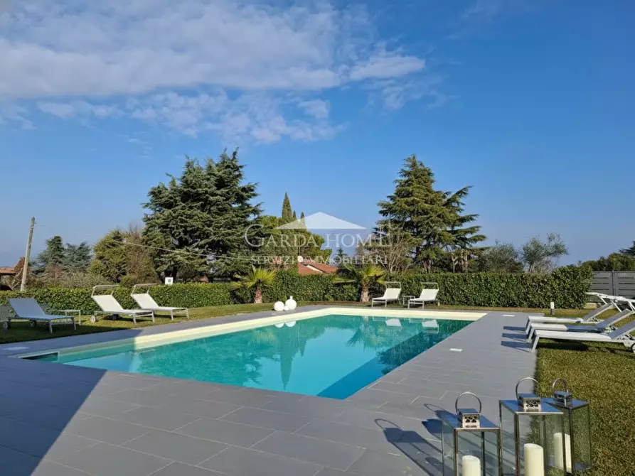 Immagine 1 di Villa in vendita  in Via Pisenze a Manerba Del Garda