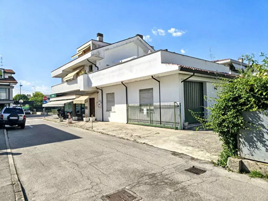 Immagine 1 di Appartamento in vendita  in Via G. Cardano, 2, 35031 Abano Terme PD, Italia a Abano Terme