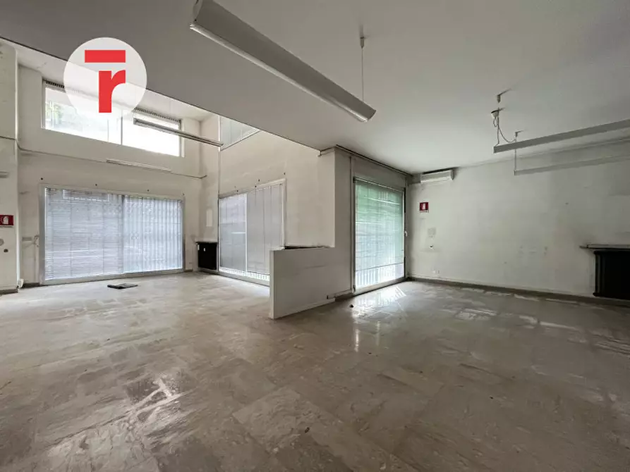 Immagine 1 di Negozio in vendita  in Via Giovanni Sebastiano Bach a Padova