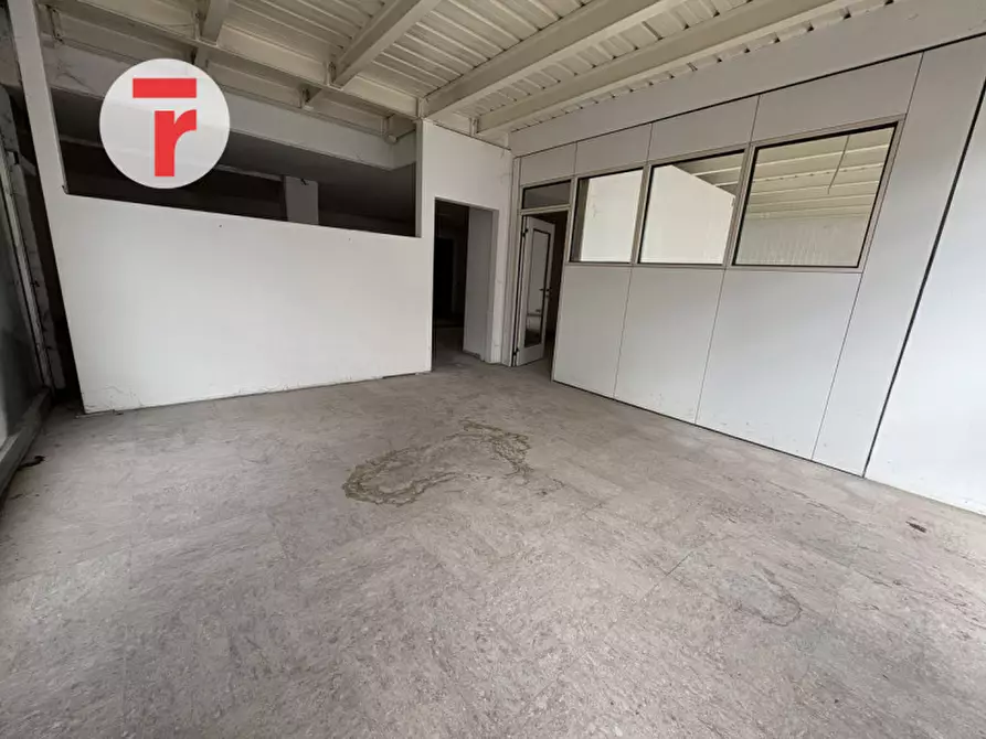 Immagine 2 di Negozio in vendita  in Via Giovanni Sebastiano Bach a Padova