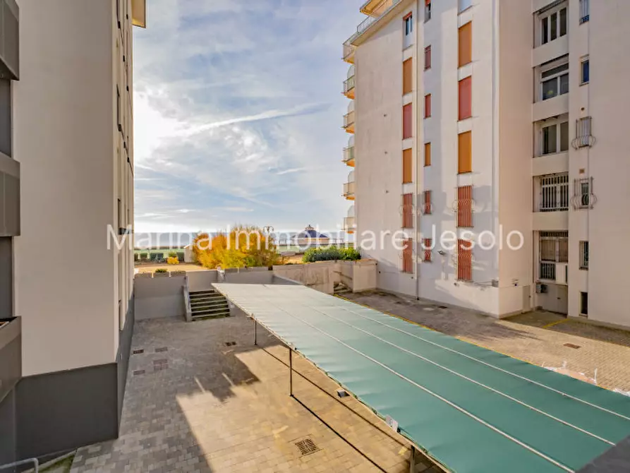 Immagine 1 di Appartamento in vendita  in Via Padova a Jesolo