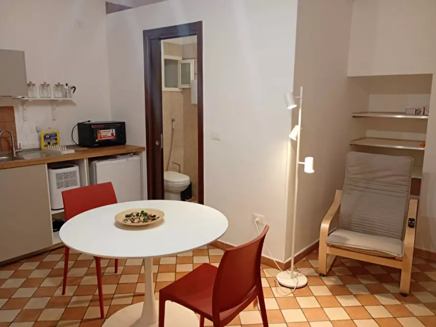 Immagine 14 di Appartamento in affitto  in vico san marcellino 3 a Napoli