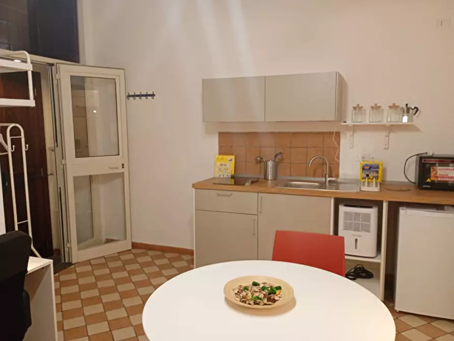 Immagine 16 di Appartamento in affitto  in vico san marcellino 3 a Napoli