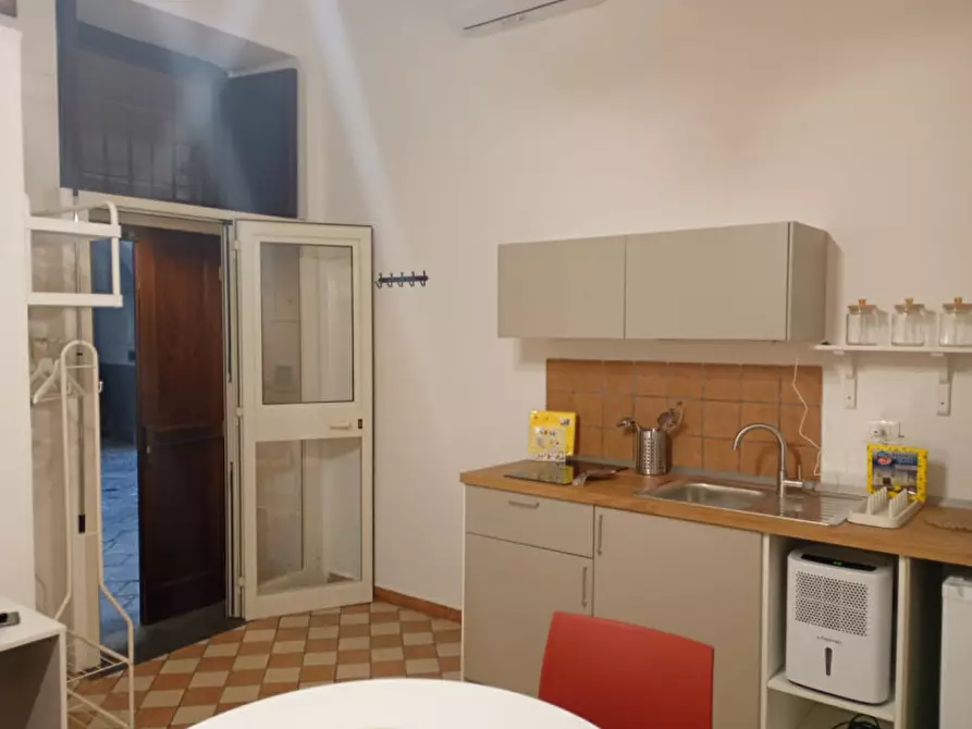 Immagine 17 di Appartamento in affitto  in vico san marcellino 3 a Napoli