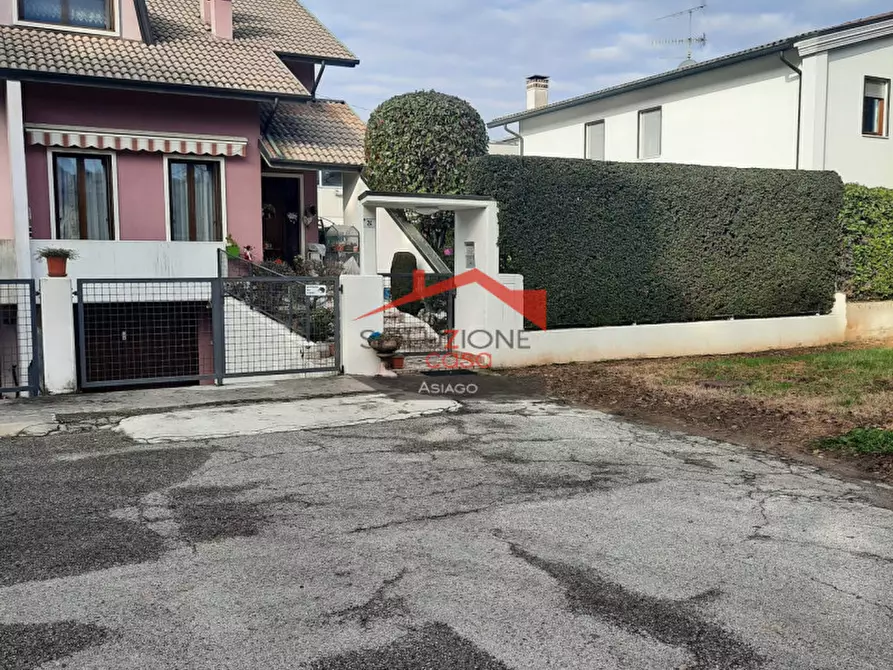 Immagine 1 di Casa bifamiliare in vendita  a Montecchio Maggiore