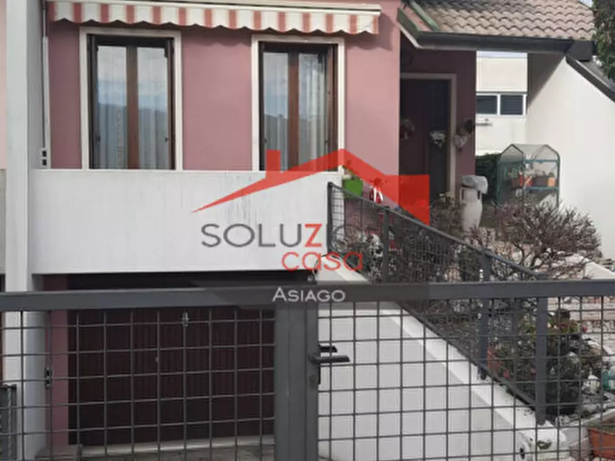 Immagine 2 di Casa bifamiliare in vendita  a Montecchio Maggiore