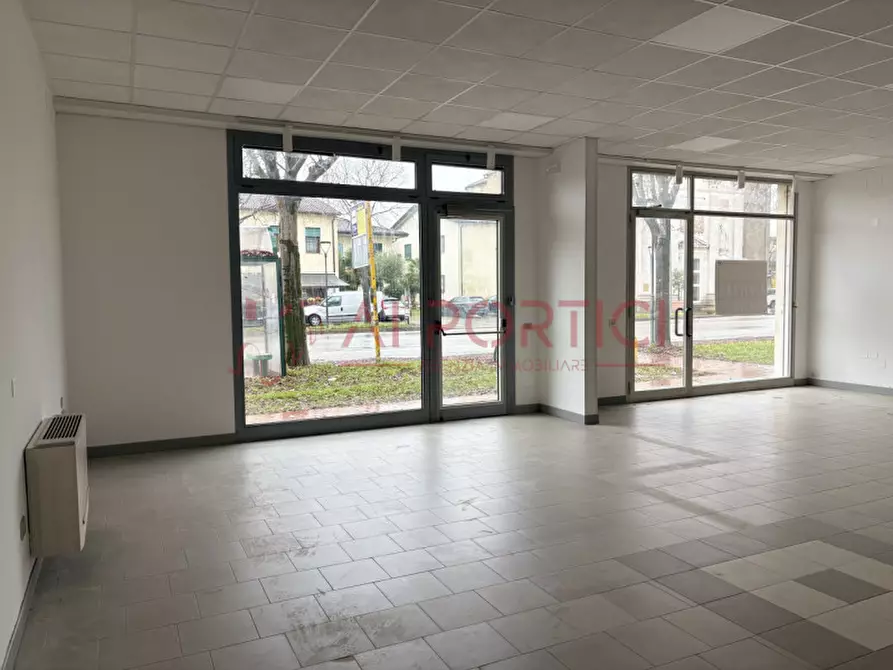 Immagine 2 di Negozio in affitto  in Via Padana a Sant'angelo Di Piove Di Sacco