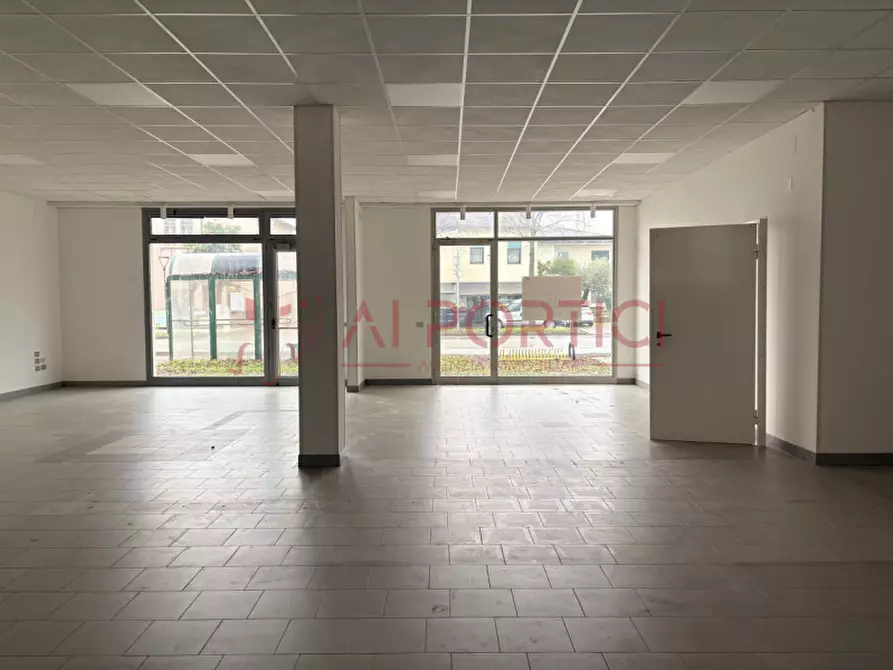 Immagine 8 di Negozio in affitto  in Via Padana a Sant'angelo Di Piove Di Sacco