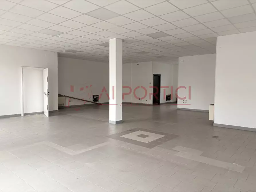 Immagine 11 di Negozio in affitto  in Via Padana a Sant'angelo Di Piove Di Sacco