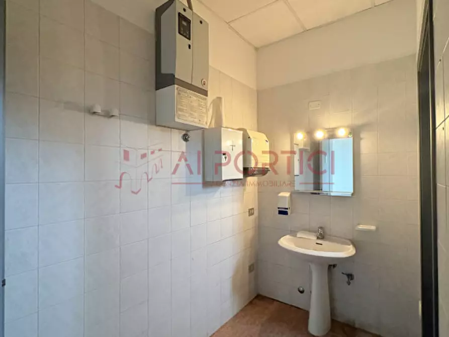 Immagine 15 di Negozio in affitto  in Via Padana a Sant'angelo Di Piove Di Sacco
