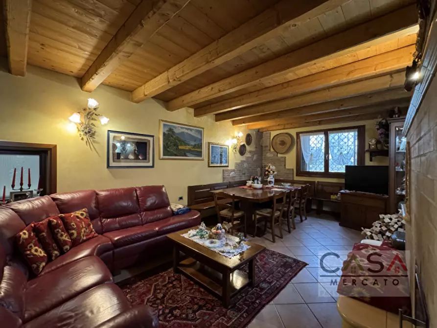 Immagine 2 di Casa bifamiliare in vendita  in Via Salvatoizza a Gaiarine