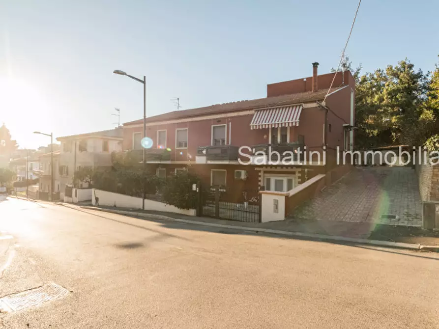 Immagine 1 di Villetta a schiera in vendita  in via tiberi a Pescara