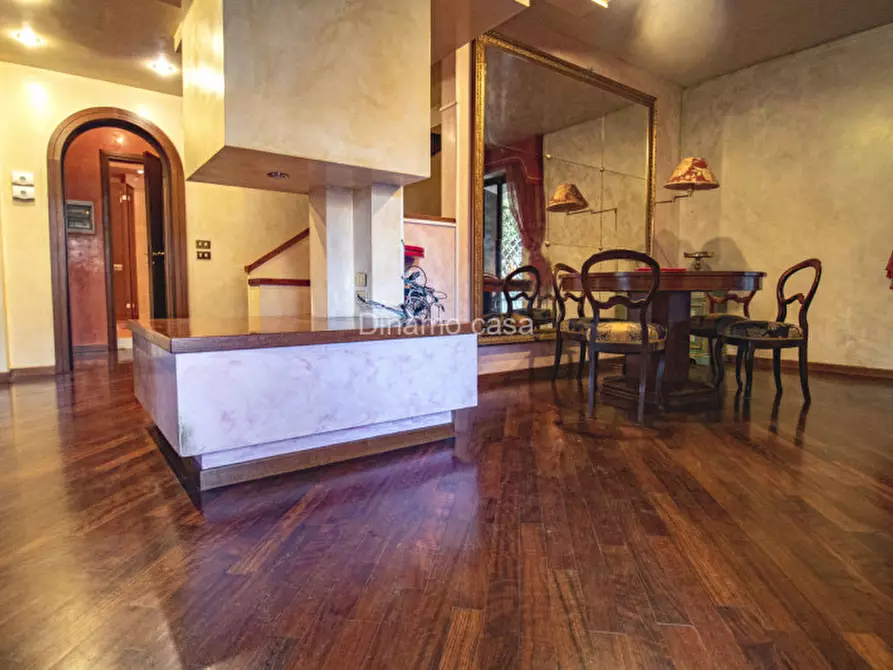 Immagine 1 di Villa in vendita  a Prato