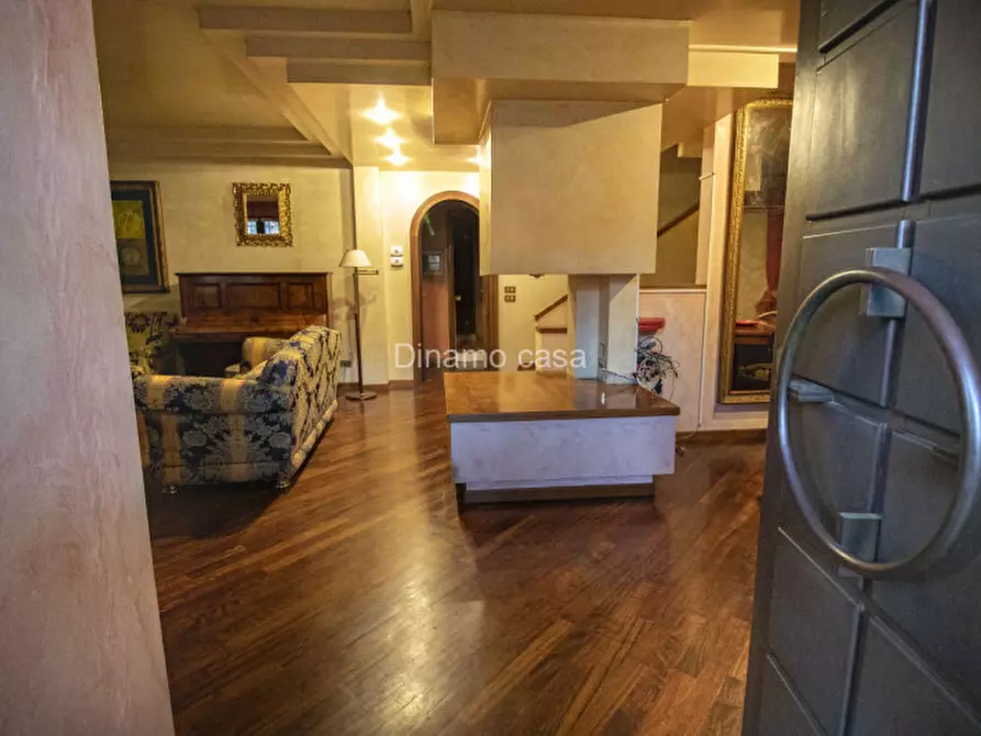 Immagine 2 di Villa in vendita  a Prato