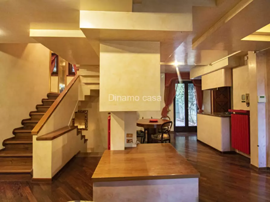 Immagine 4 di Villa in vendita  a Prato