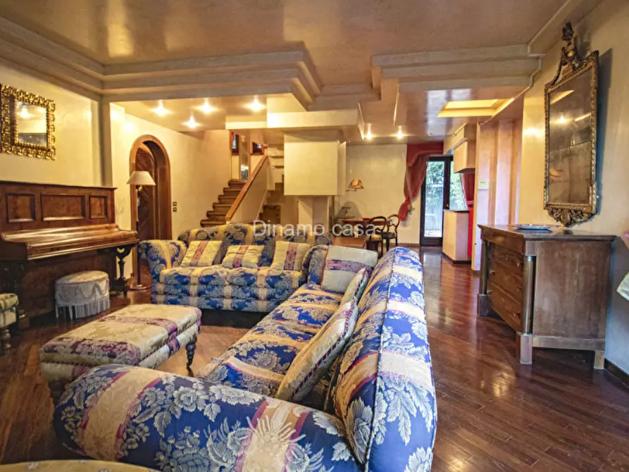 Immagine 5 di Villa in vendita  a Prato