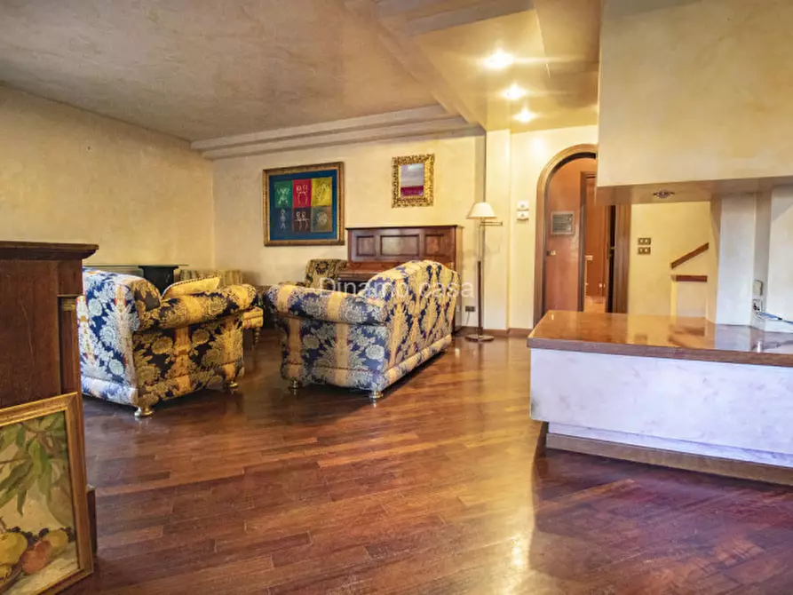 Immagine 6 di Villa in vendita  a Prato