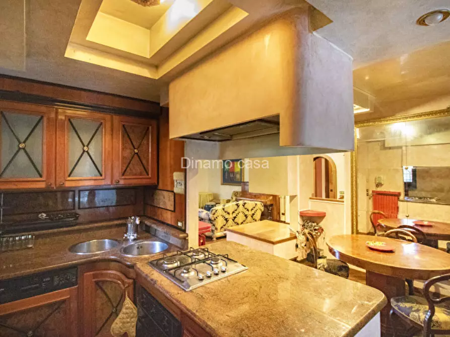 Immagine 8 di Villa in vendita  a Prato