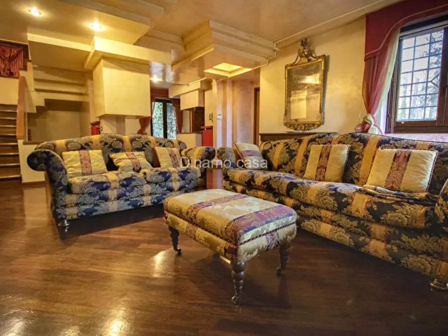 Immagine 9 di Villa in vendita  a Prato