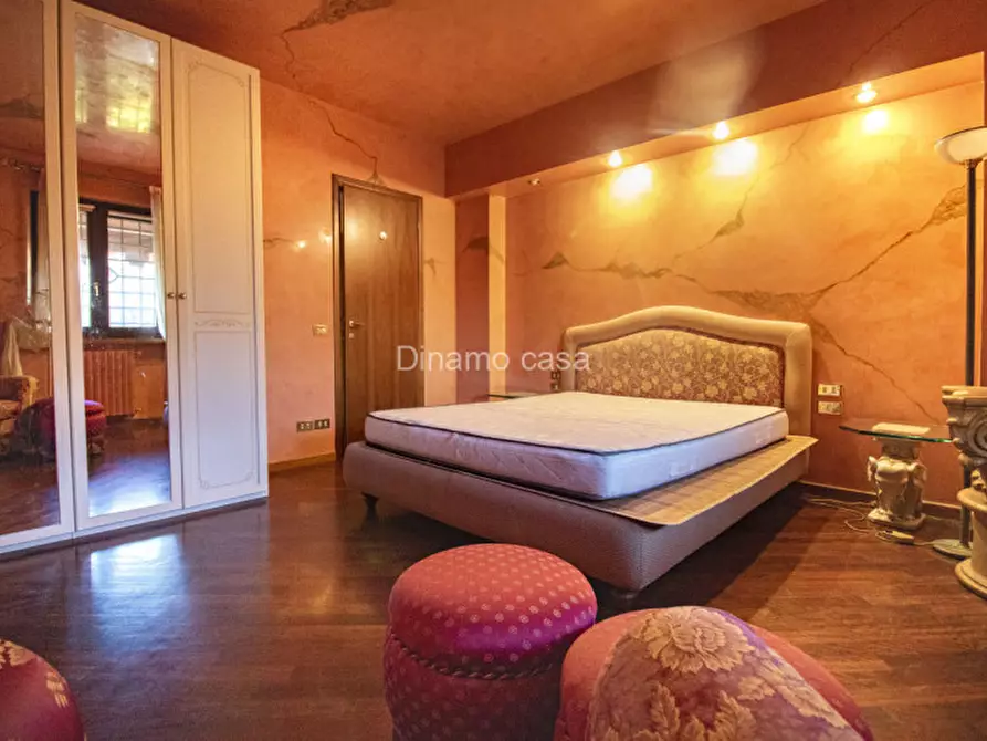 Immagine 10 di Villa in vendita  a Prato