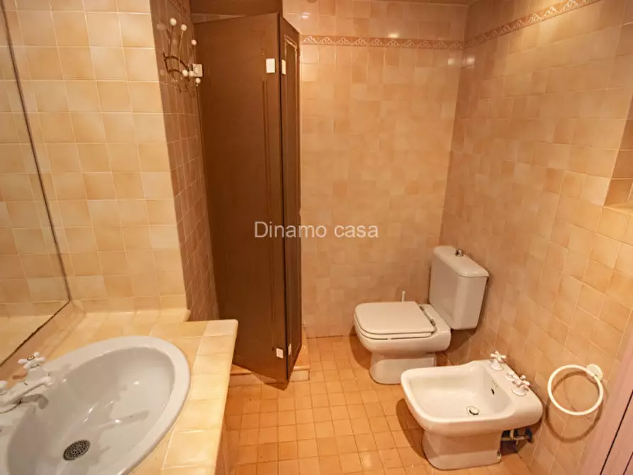 Immagine 11 di Villa in vendita  a Prato