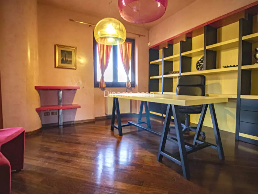 Immagine 13 di Villa in vendita  a Prato