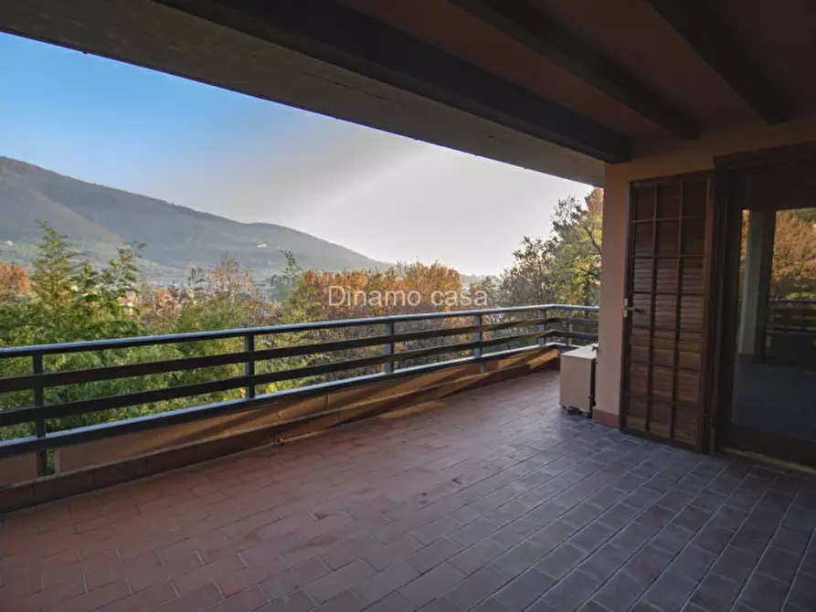 Immagine 14 di Villa in vendita  a Prato