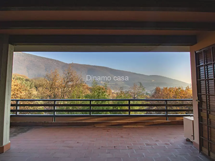 Immagine 15 di Villa in vendita  a Prato