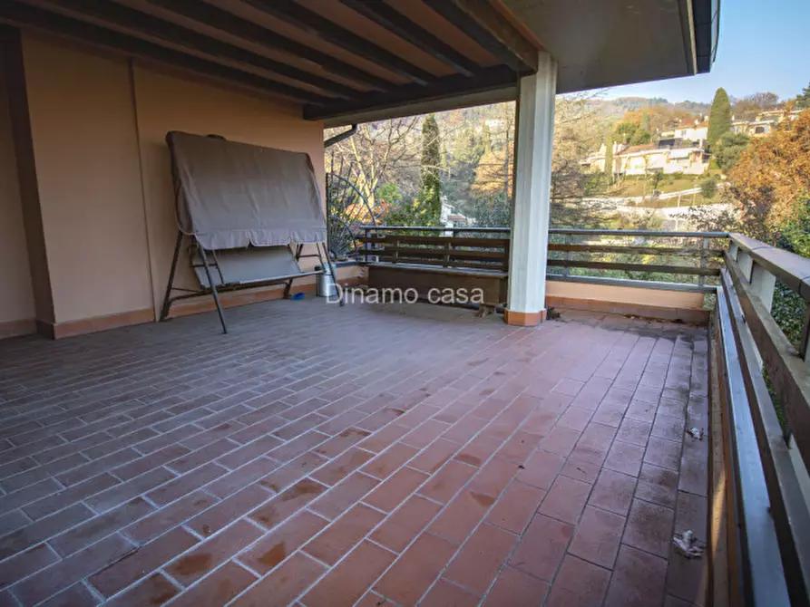 Immagine 17 di Villa in vendita  a Prato