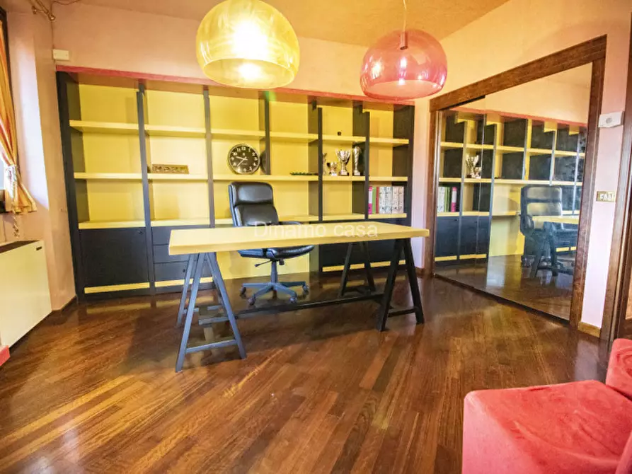 Immagine 18 di Villa in vendita  a Prato