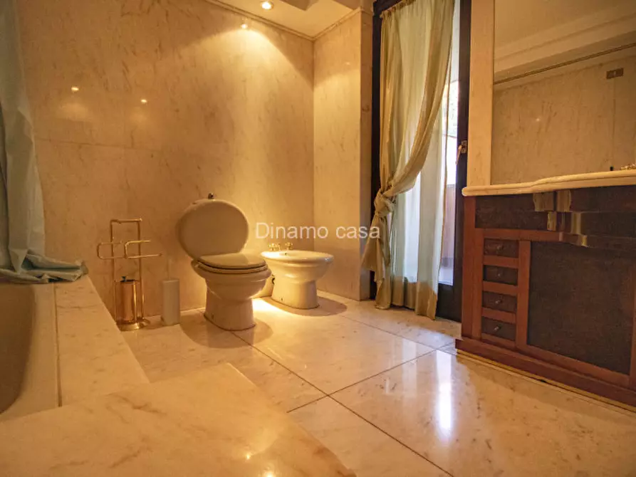 Immagine 20 di Villa in vendita  a Prato