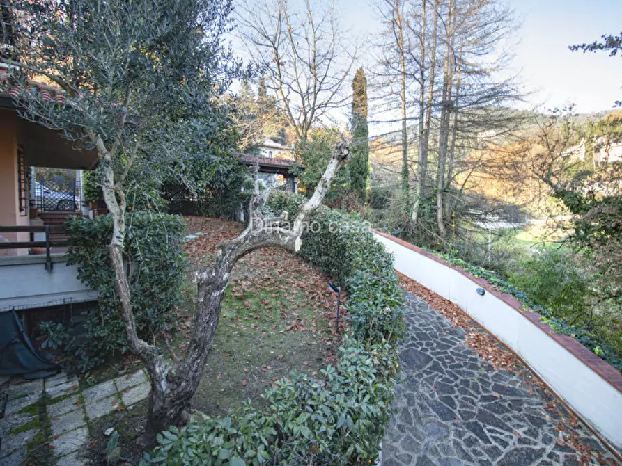 Immagine 35 di Villa in vendita  a Prato